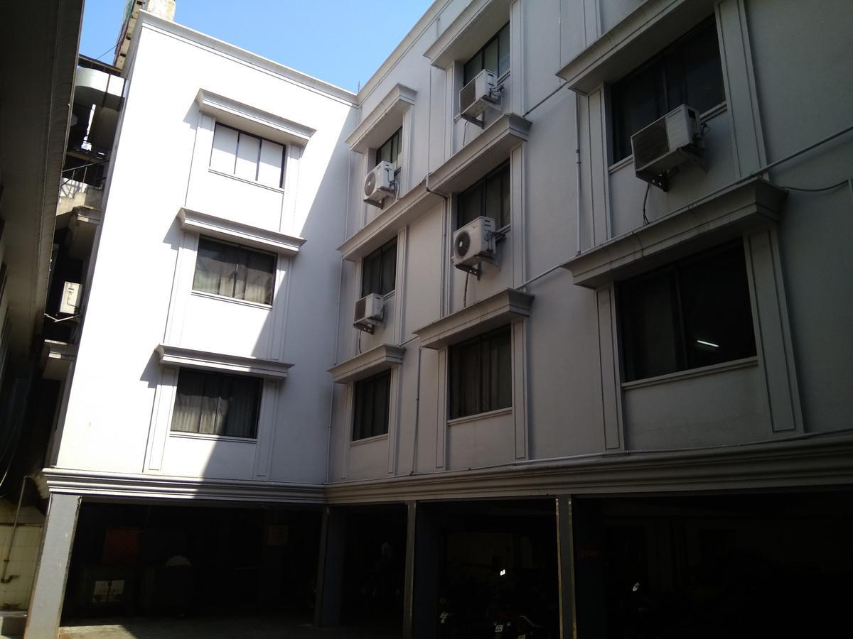 Oyo 14933 Rpr Residency Hotel Chennai Esterno foto