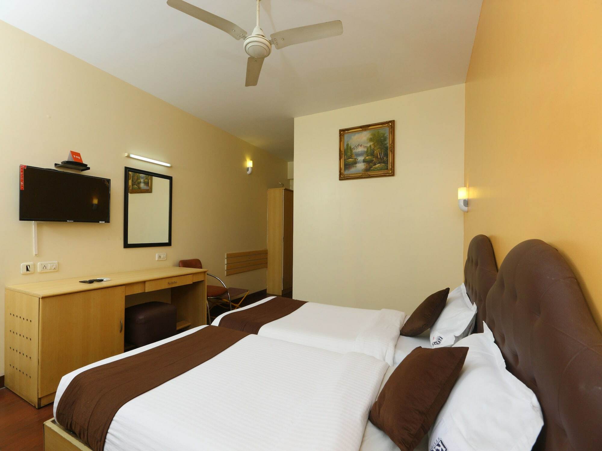 Oyo 14933 Rpr Residency Hotel Chennai Esterno foto